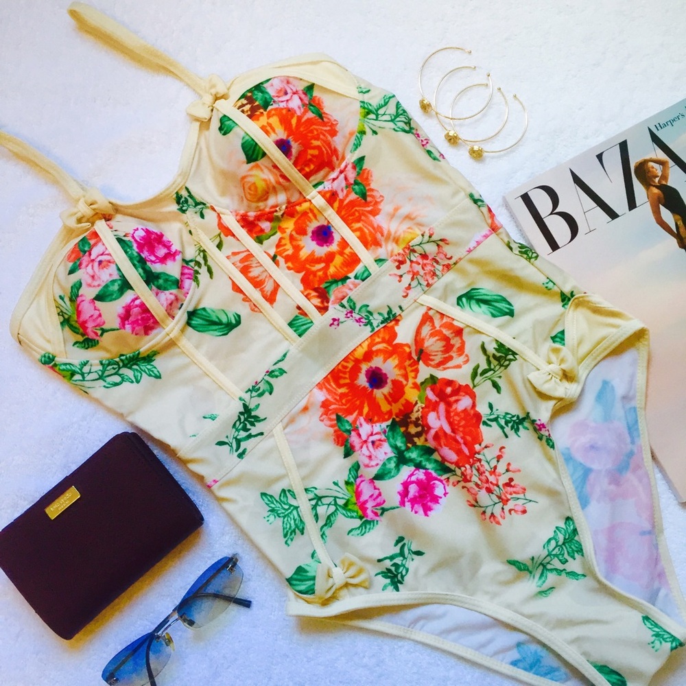 5🌟 BUYER RATED🌟 FLORAL BUSTIER STYLE SWIMSUIT